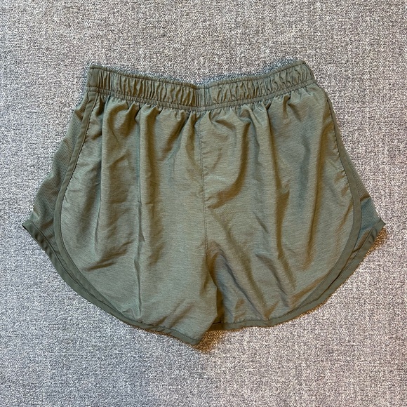 Nike Women's Equilibrium Modern Tempo Running Short, light green, size M - Picture 3 of 4